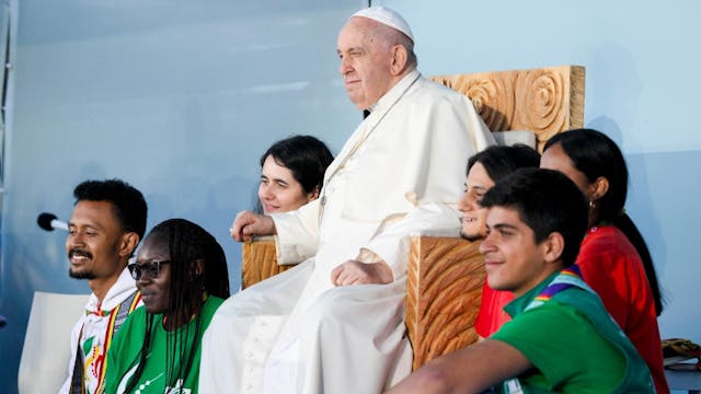 Pope asks young "not to be afraid, bu...