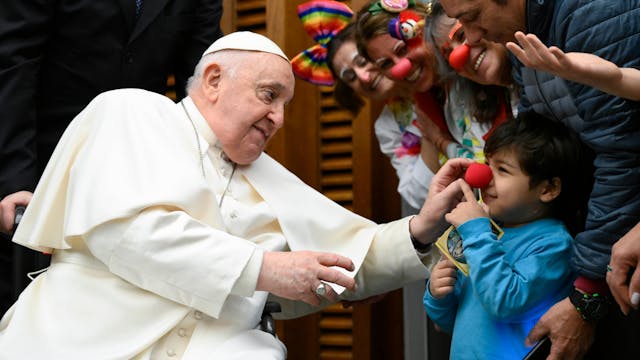 El divertido encuentro del papa con l...