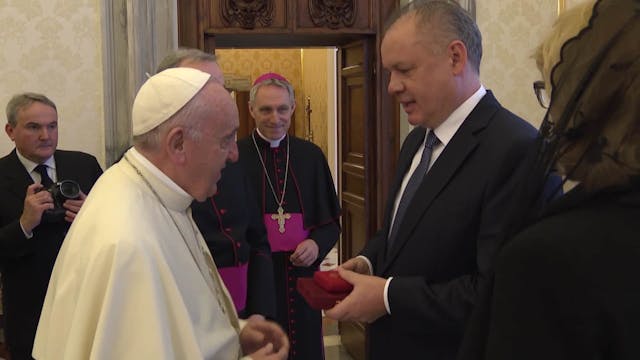 Papa acepta invitación a visitar Eslo...