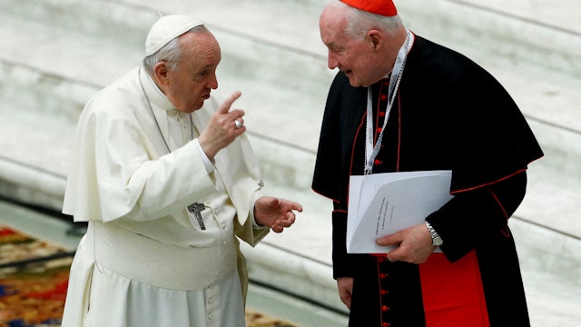 El sacerdocio en el siglo XXI: Vaticano impulsa reflexión sobre sus retos