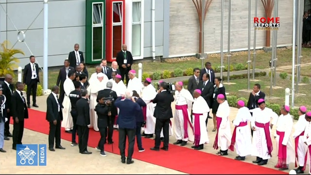 El Papa se despide de África y emprende el viaje de regreso a Roma