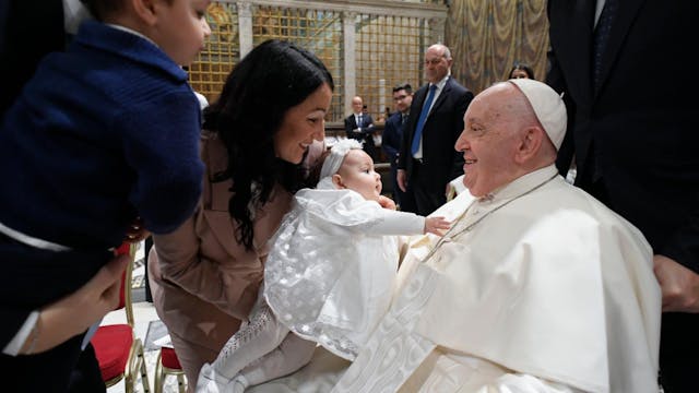 Pope Francis baptizes 16 children in ...