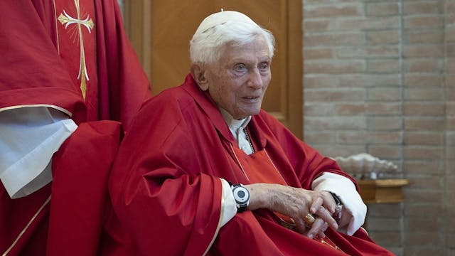 Pope emeritus Benedict XVI has died t...