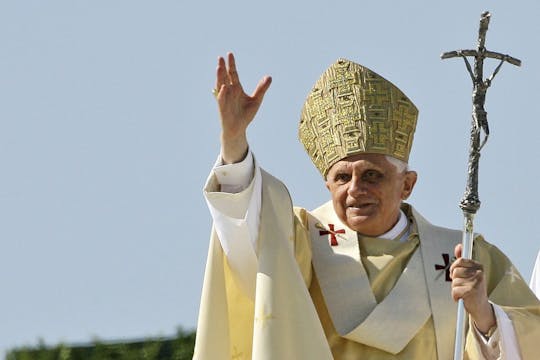 TRAILER: Benedict XVI: The love affai...