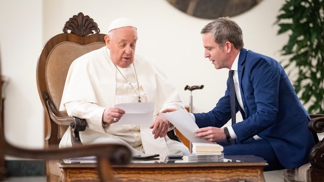 Francisco desvela cómo fue su relación con Benedicto XVI en el “El sucesor”