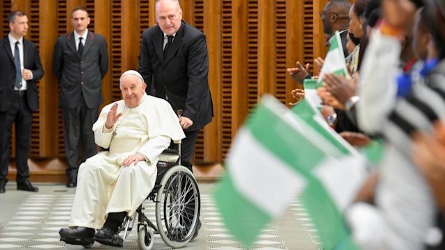 Francisco recibe a la comunidad de nigerianos en Roma