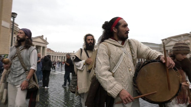 Un grupo indígena de Colombia hace escala en Roma de peregrinación 