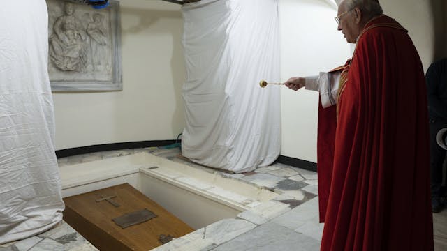 Pope emeritus Benedict XVI's remains ...