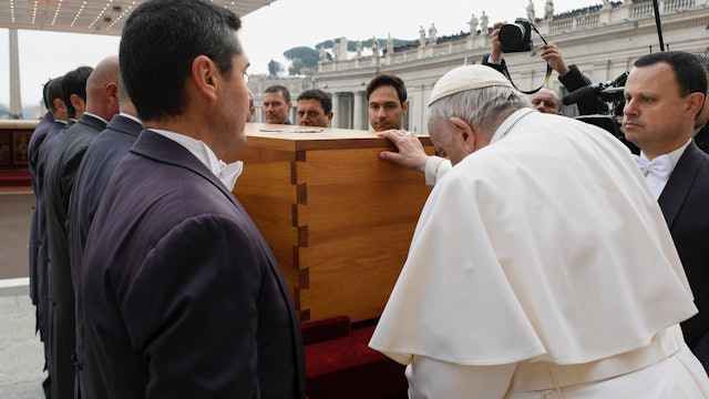 Los momentos más emocionantes del funeral de Benedicto XVI
