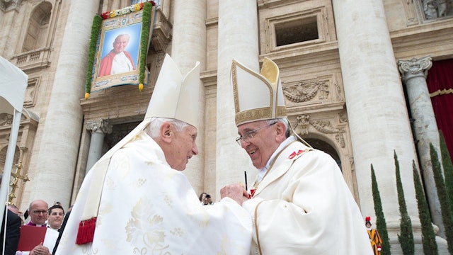 Programa Semanal: El Mundo visto desde El Vaticano 24-04-2024