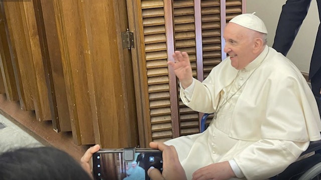 Pope Francis uses wheelchair in public due to knee problem