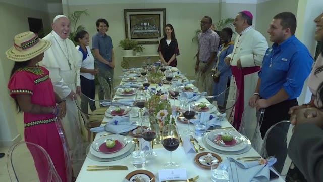 Pope Francis has lunch with ten WYD p...