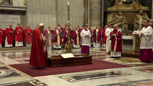 El Papa Francisco asiste a las exequi...