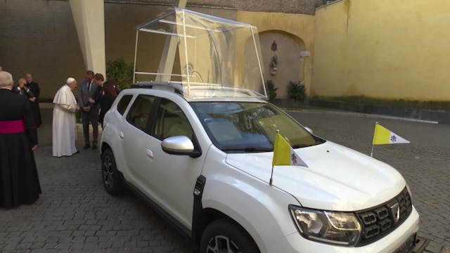 Renault gives pope Dacia Duster, “tra...