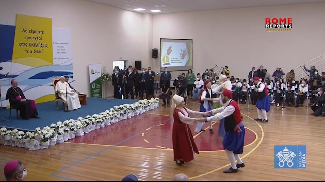 Young Greeks welcome Pope Francis with traditional song and dance