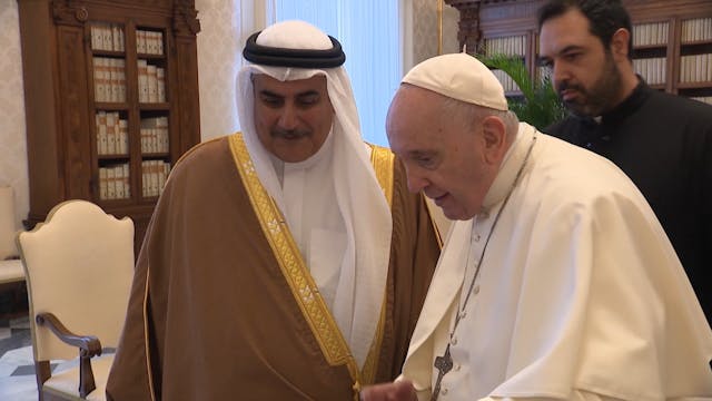 Pope Francis meets with sheikh sent b...