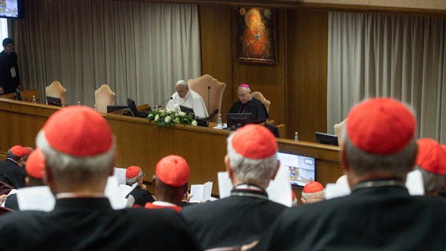 Recortes en el Vaticano: Cardenales y...