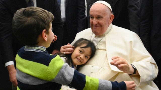 Pope reflects on trip to Marseille, France "A dignified life must be guaranteed"