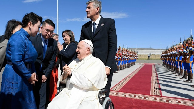 Francisco se despide de Mongolia y concluye su 43º viaje apostólico