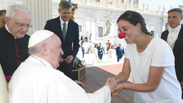 Peregrina saluda al Papa con nariz de payaso: “Le ha dado un ataque de risa”