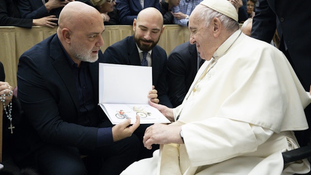 Street artist makes image of Messi and Pope Francis part of his papal collection