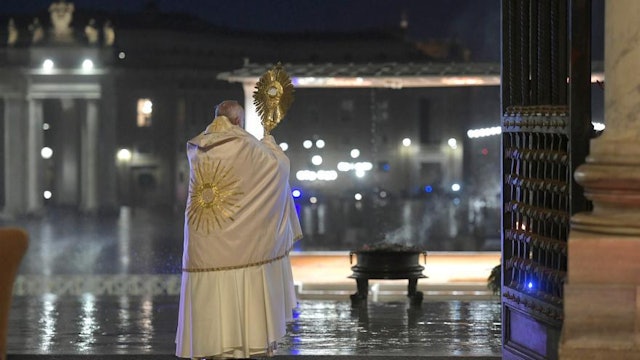St. Peter's Basilica introduces monthly Eucharistic adoration