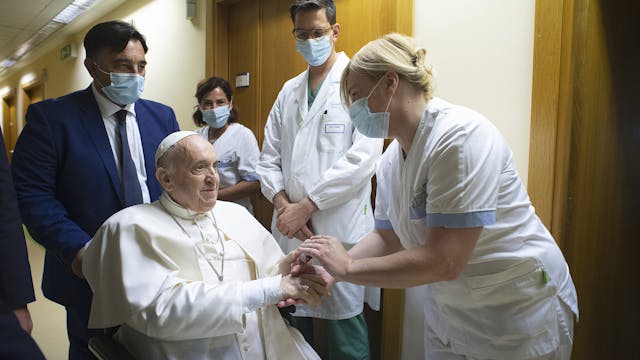 El Papa ingresa en el hospital Gemell...