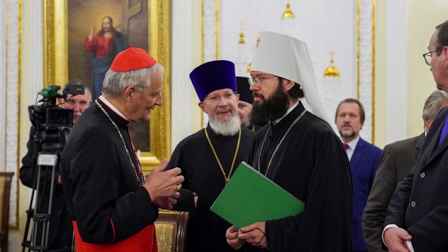 Enviado del papa y patriarca ruso instan a unirse "para evitar conflicto armado"