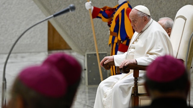 The Pope does not read catechesis at his General Audience due to “little cold”