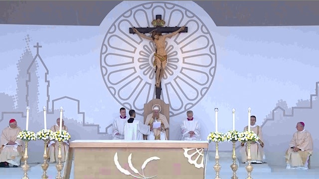 Pope Francis calls faithful to rediscover adoration: “restores us to dignity”