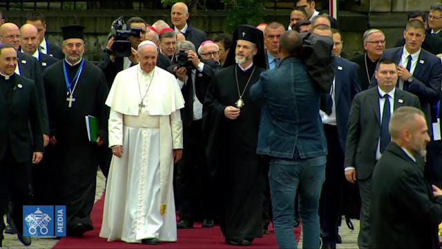 Pope Francis heads out on intense thr...