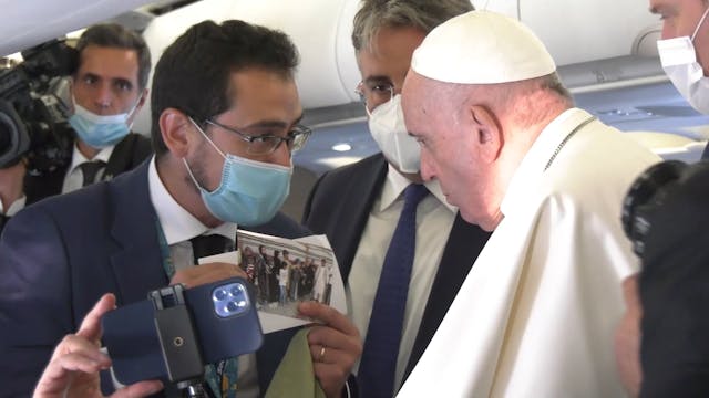 Pope Francis leaves for Budapest, rec...