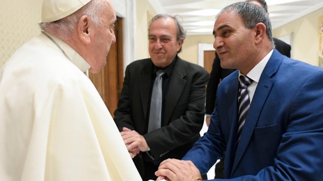 Pope Francis honors Israeli and Palestinian fathers who lost their daughters