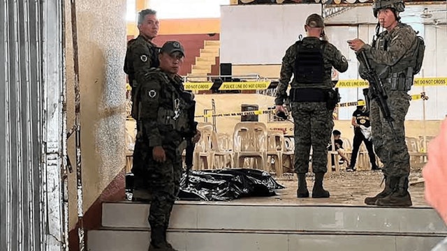 4 people killed and dozens injured from bomb attack during Mass in Philippines