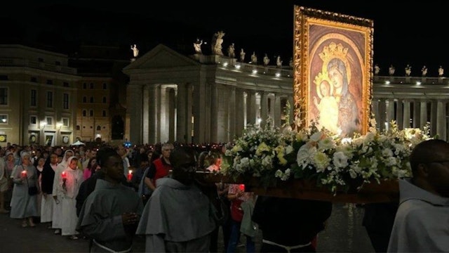 Procesión del rosario  en el Vaticano por la paz en Oriente Medio