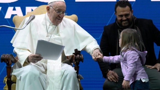 Little girl takes center stage with Pope Francis during his speech