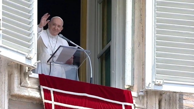 Pope Francis praises healthcare professionals for “heroic” work during pandemic