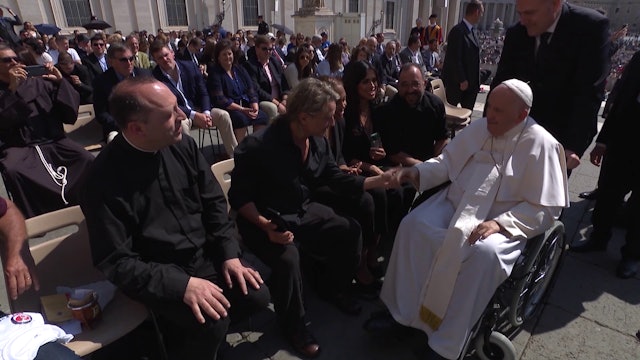 Nacho Cano y los artistas de “Malinche” saludan al Papa Francisco