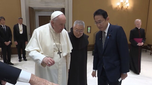 Pope Francis and Japanese PM express hope for world without nuclear weapons