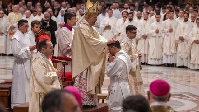 Roma se despide de su vicario general...