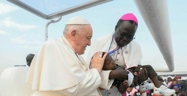 Pope ends trip to South Sudan: "Let u...