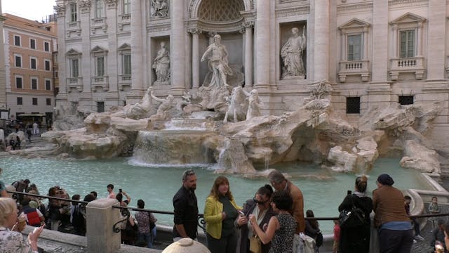 The Trevi Fountain: hundreds of secre...