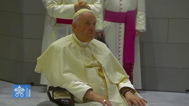 El Papa Francisco reza en Baréin ante...