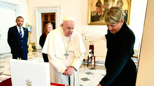 El Papa a la primera dama de Colombia...