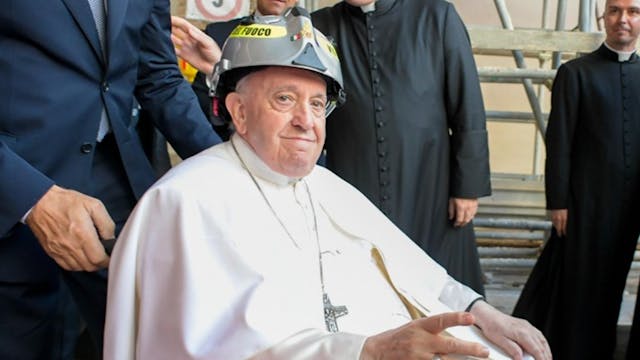 El Papa Francisco visita capilla que ...