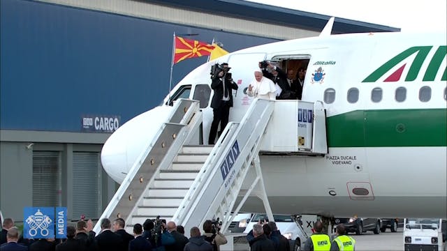 Pope Francis returns to Rome from Nor...