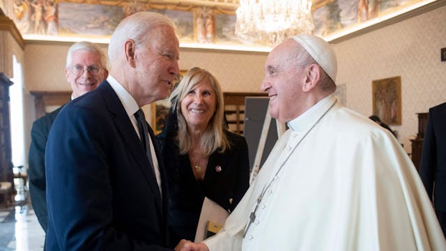 El papa Francisco llama al presidente...