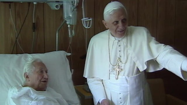 Benedicto XVI renuncia a la herencia ...