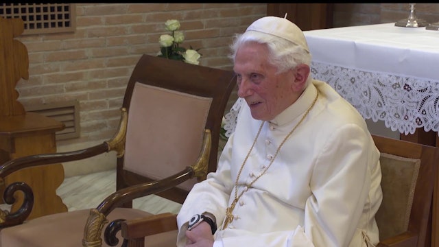 Benedict XVI contributes to book on celibacy, as Pope Francis studies exceptions