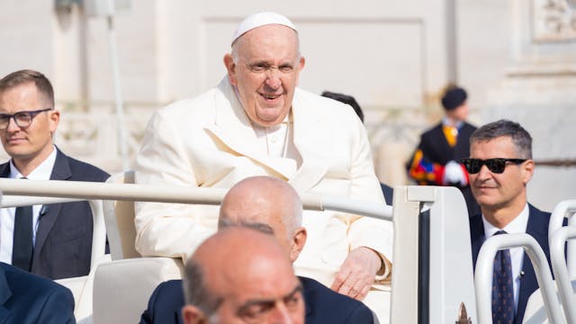 Pope Francis asks Christians not to b...